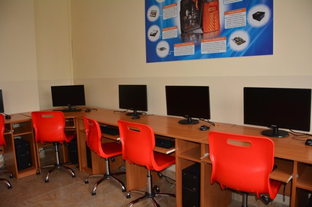 Sala informatyczna i językowa
